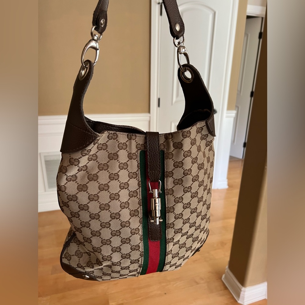 Beautiful shoulder bag 14”x13” deep 13”